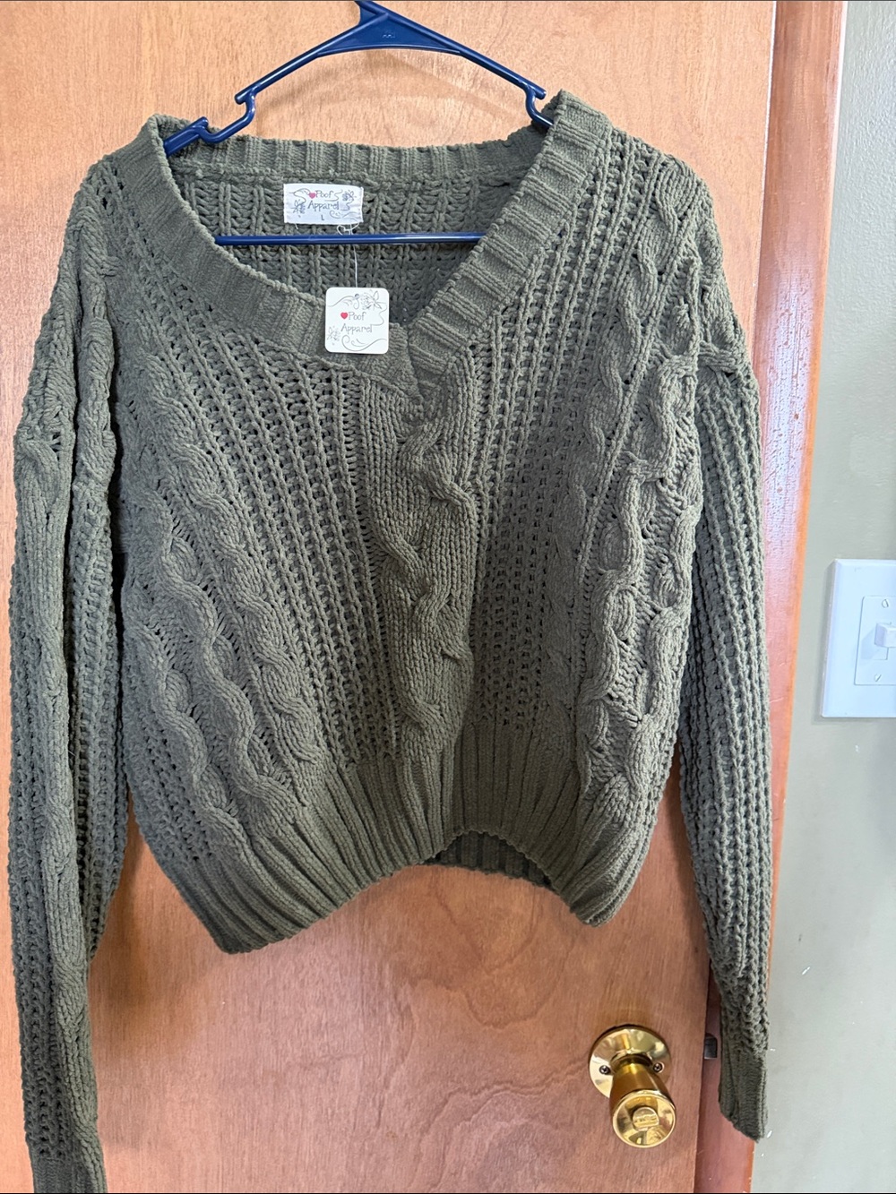 Olive Cable-Knit V-Neck Sweater - Unknown Brand